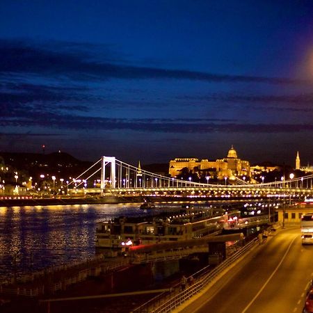 Pelicanstay At Riverside Danube Boedapest Buitenkant foto