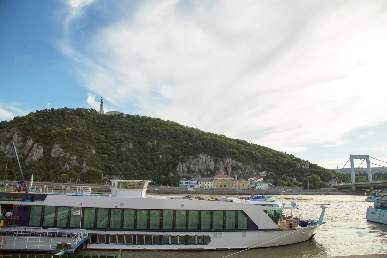 Pelicanstay At Riverside Danube Boedapest Buitenkant foto