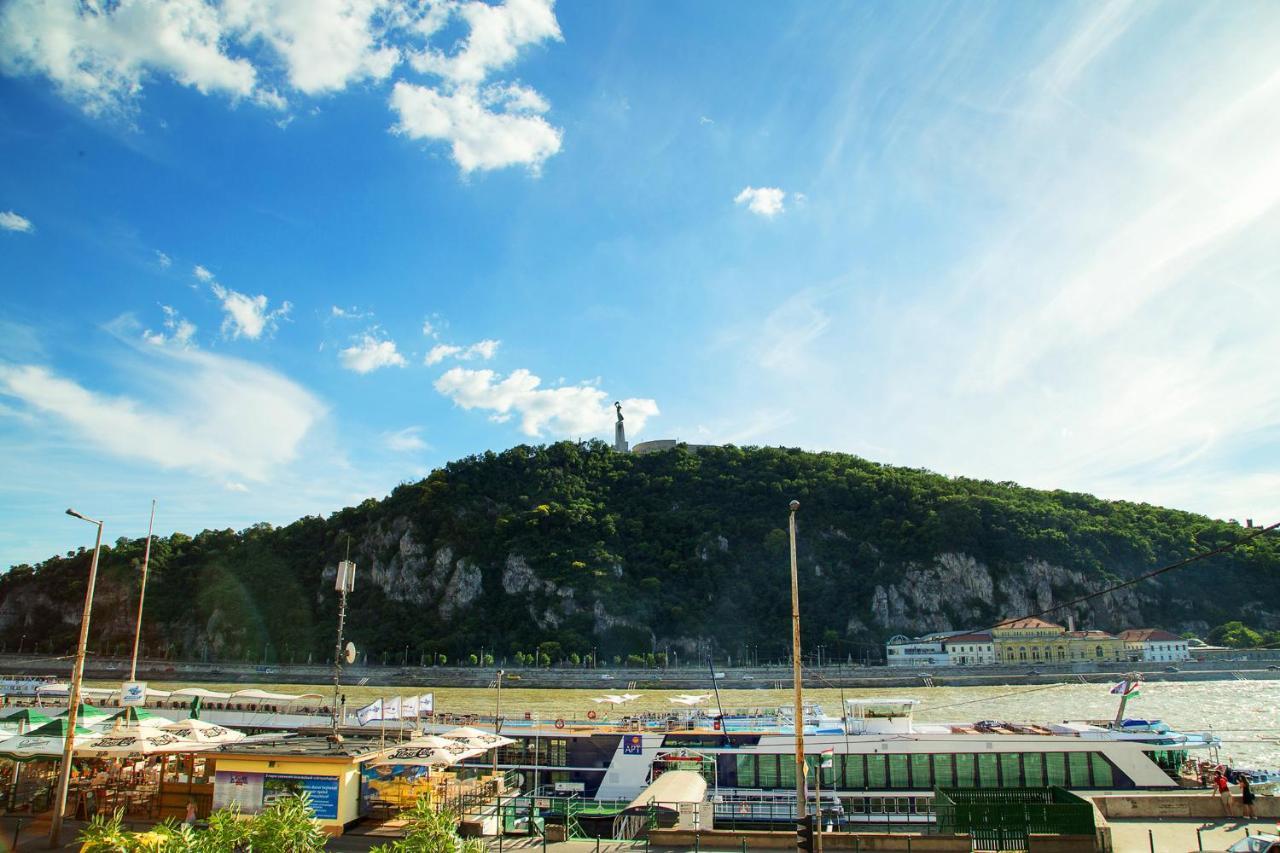 Pelicanstay At Riverside Danube Boedapest Buitenkant foto