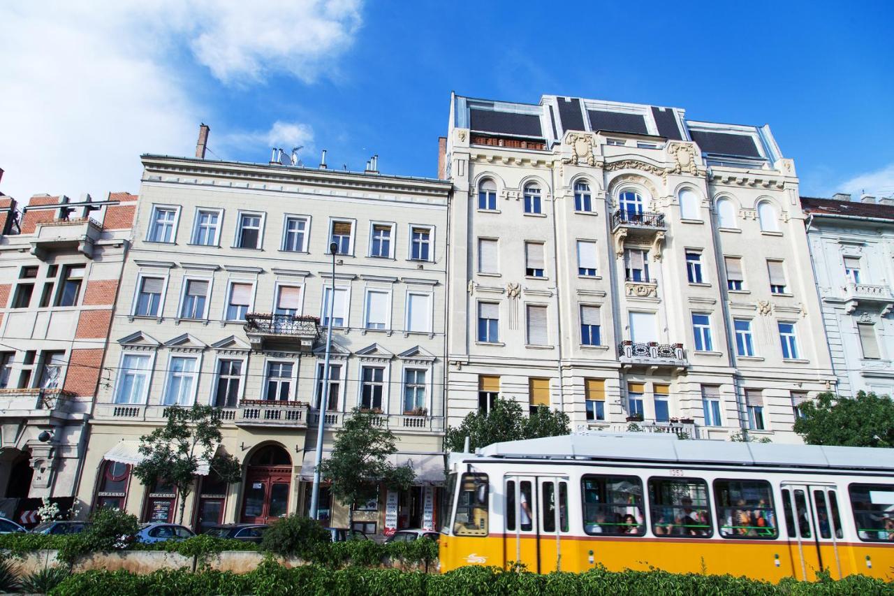 Pelicanstay At Riverside Danube Boedapest Buitenkant foto