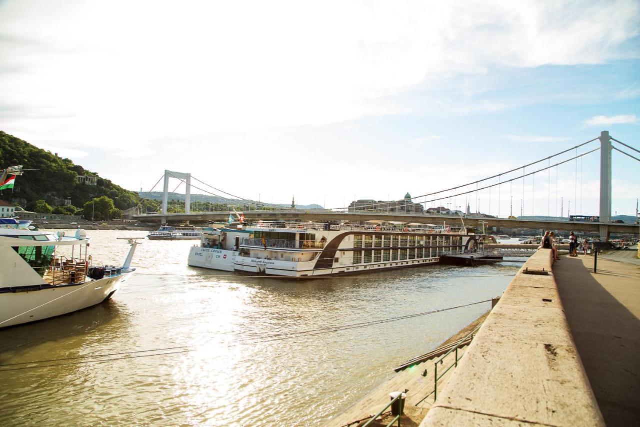 Pelicanstay At Riverside Danube Boedapest Buitenkant foto