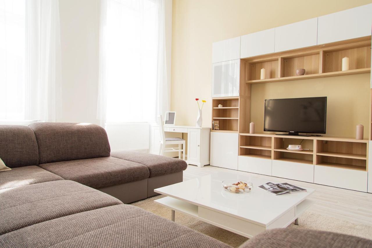 Pelicanstay At Riverside Danube Boedapest Buitenkant foto