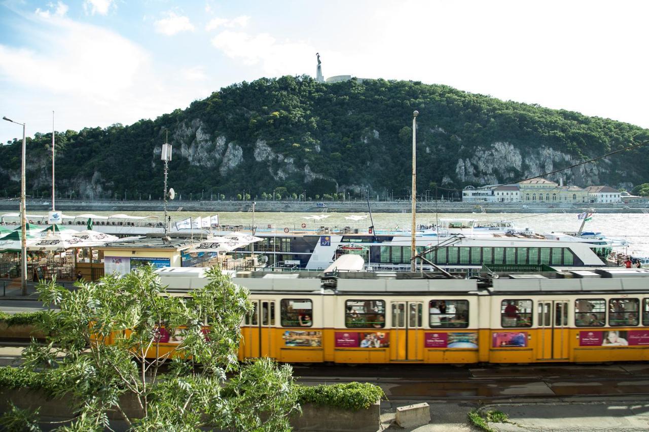 Pelicanstay At Riverside Danube Boedapest Buitenkant foto