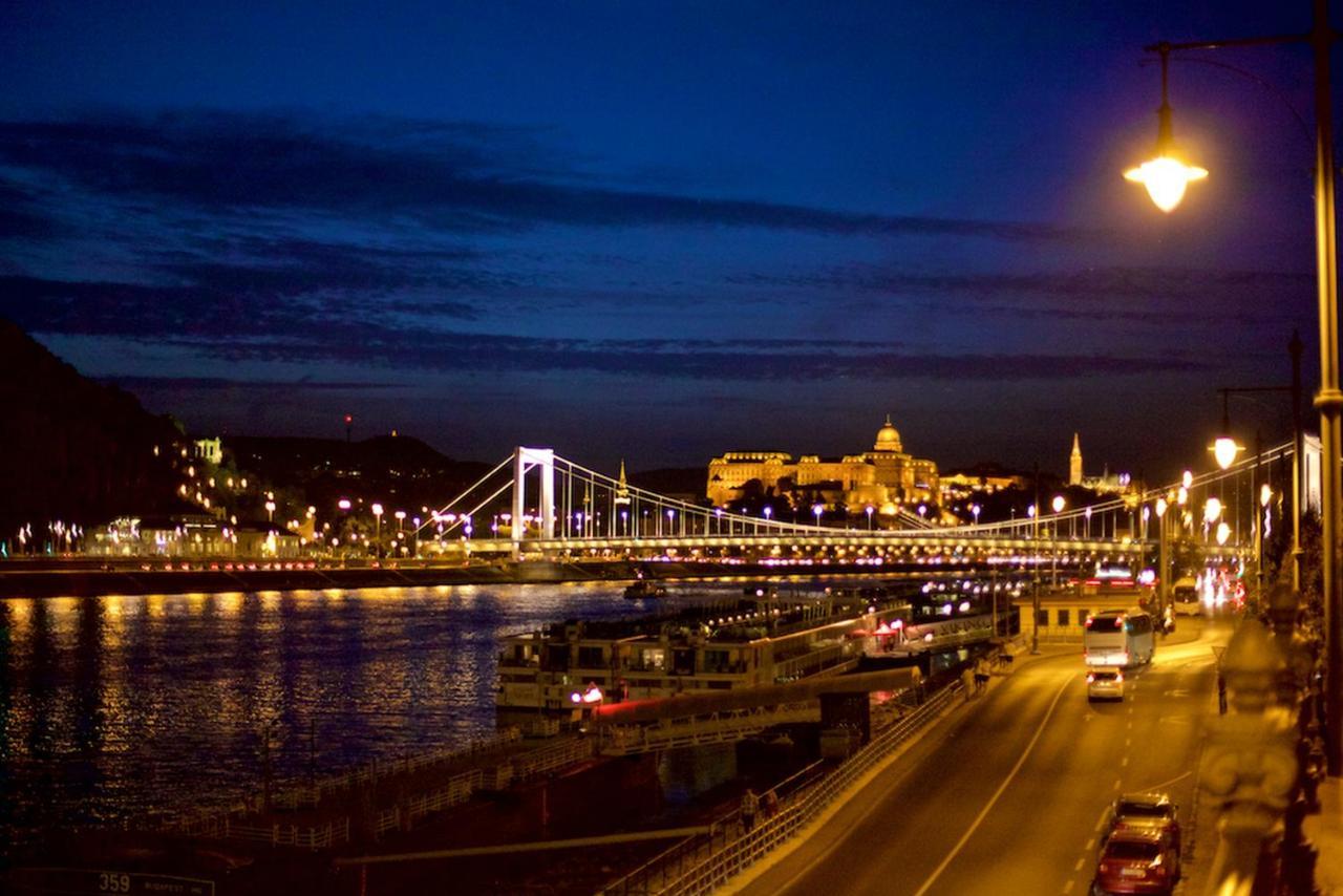Pelicanstay At Riverside Danube Boedapest Buitenkant foto